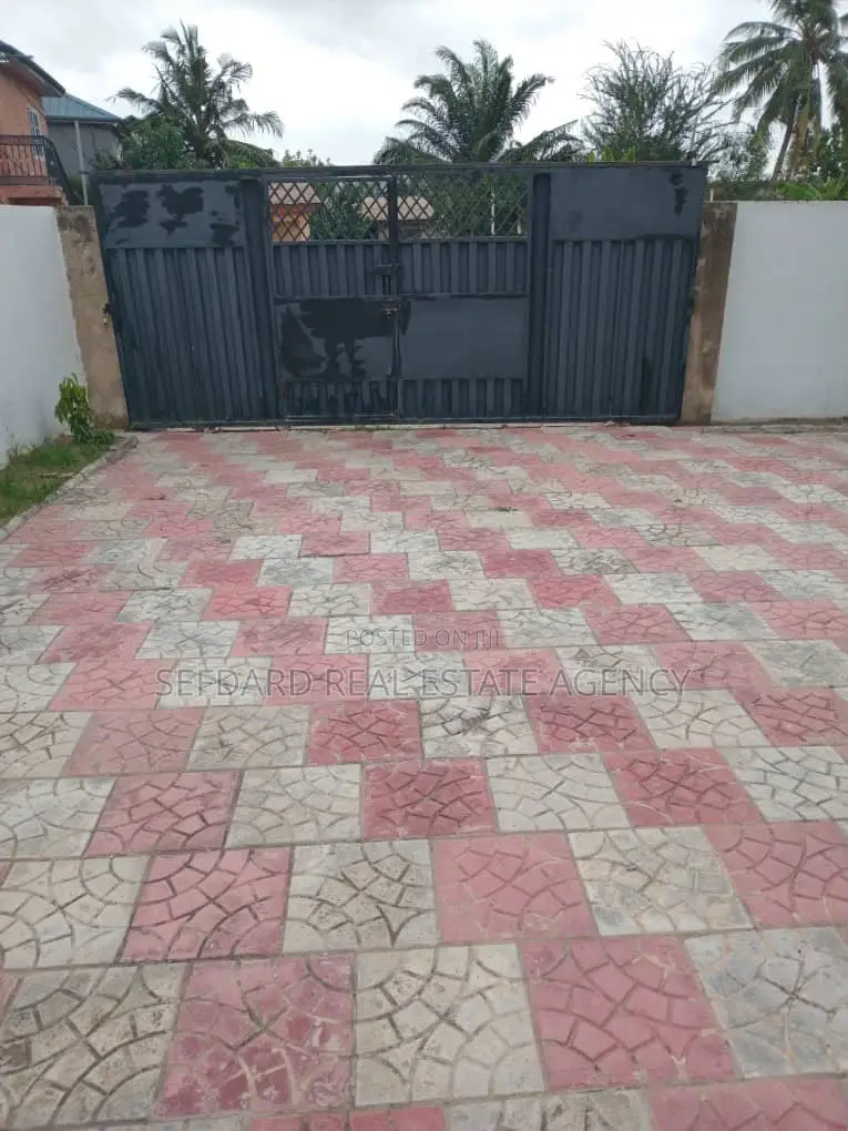 Furnished 4bdrm House in Sefdard Properties, Amasaman for sale in Amasaman