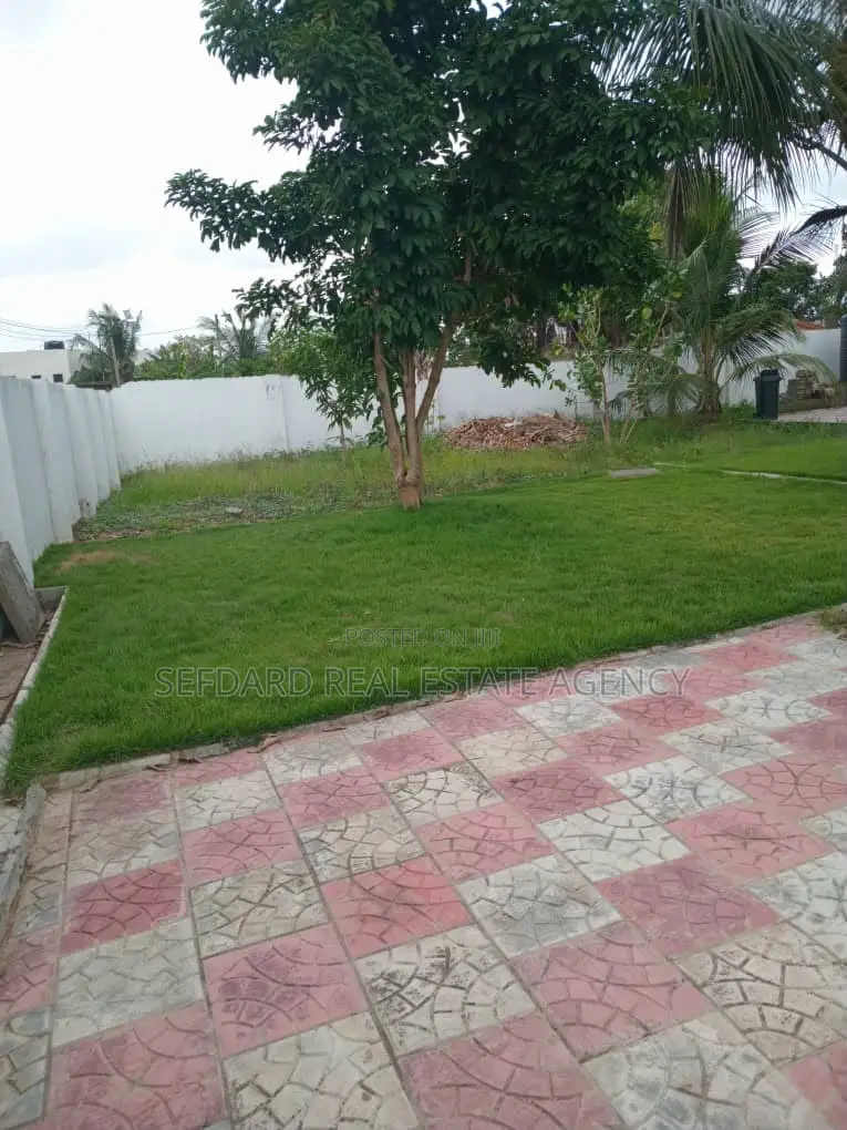 Furnished 4bdrm House in Sefdard Properties, Amasaman for sale in Amasaman