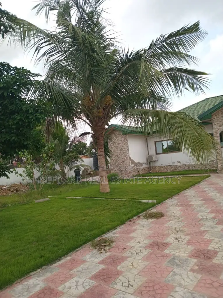 Furnished 4bdrm House in Sefdard Properties, Amasaman for sale in Amasaman