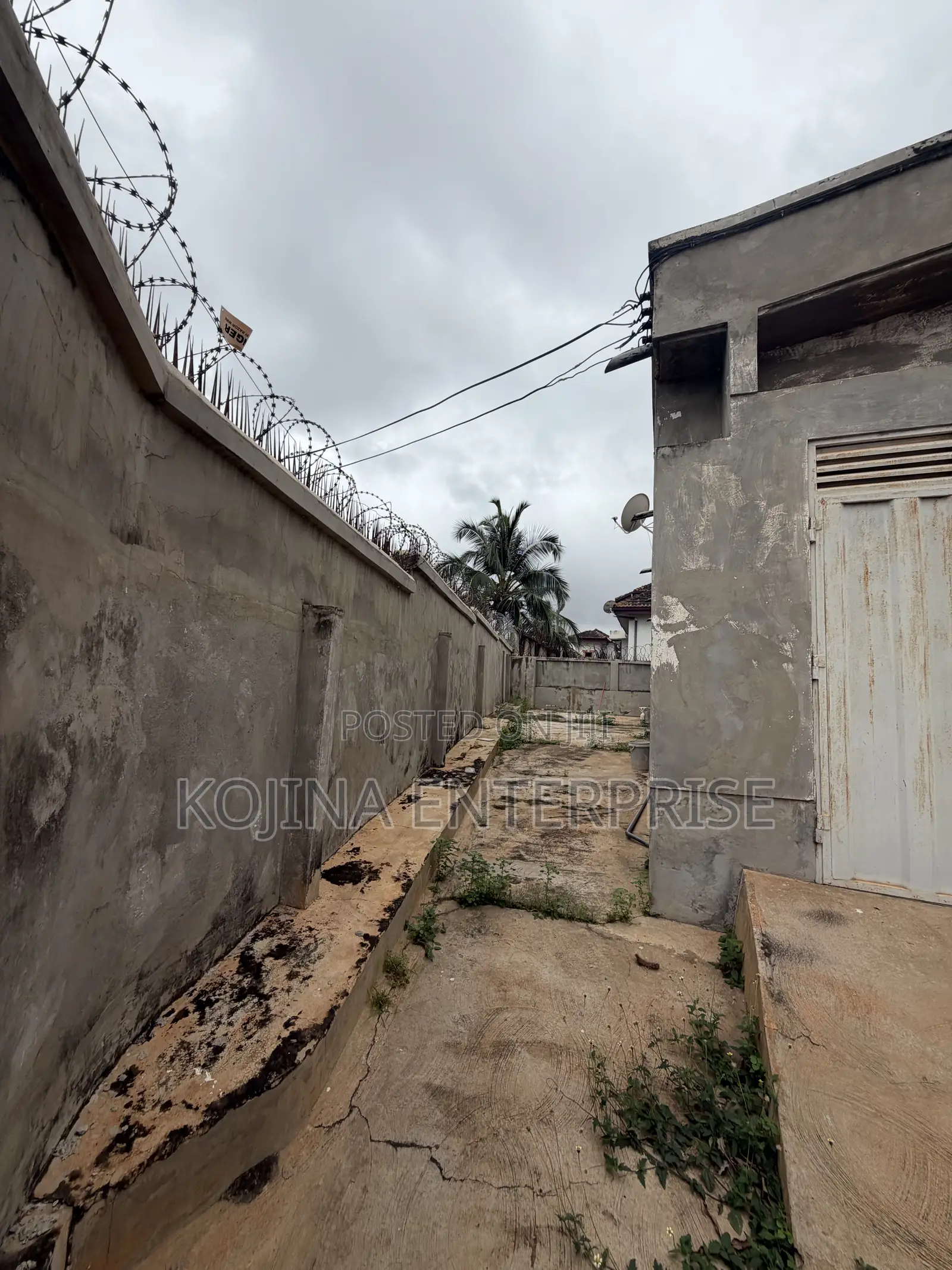 6bdrm House in Paraku, Kumasi Metropolitan for rent in Kumasi Metropolitan