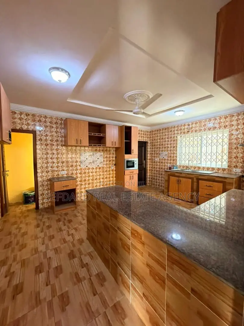 5bdrm House in Sefdard Properties, Bortiano for sale in Bortiano
