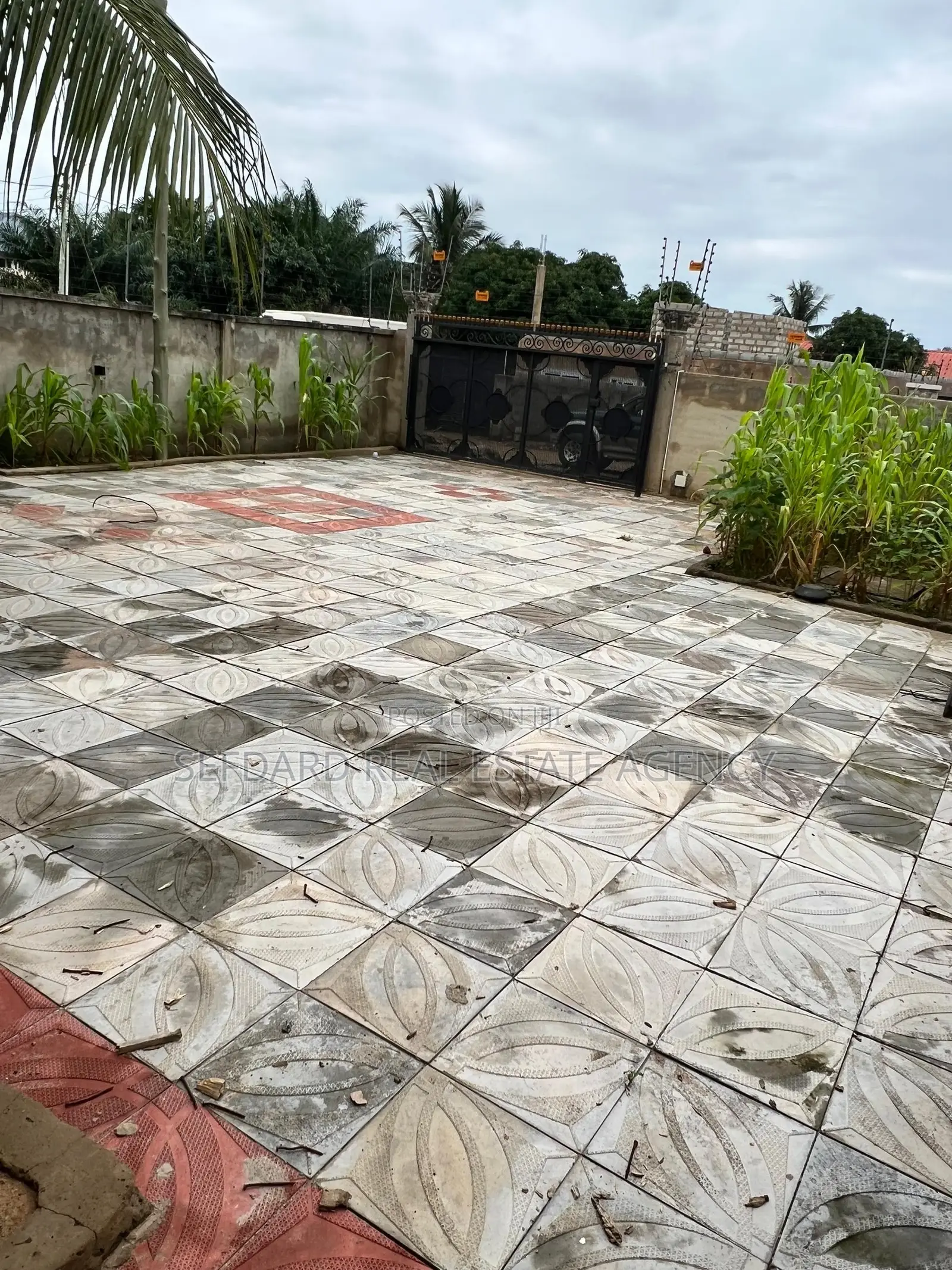 5bdrm Duplex in Sefdard Properties, Ablekuma for sale in Ablekuma