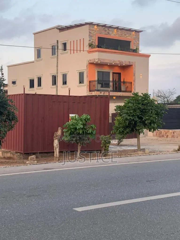 4bdrm Duplex in Kwabenya for sale in Kwabenya