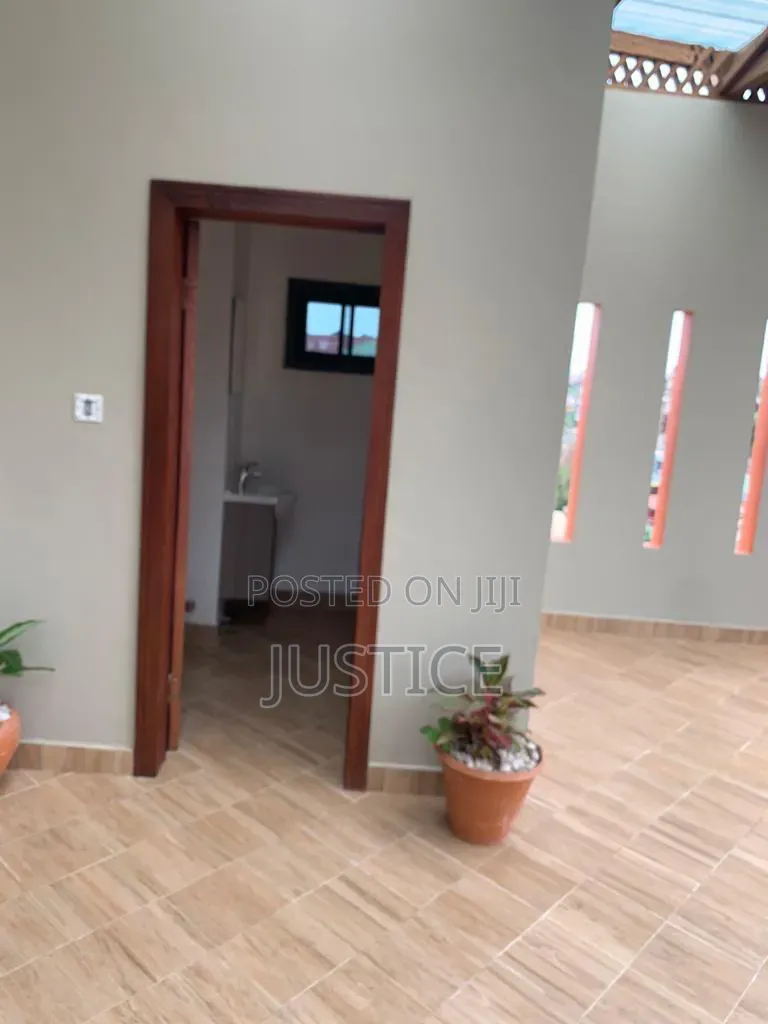 4bdrm Duplex in Kwabenya for sale in Kwabenya
