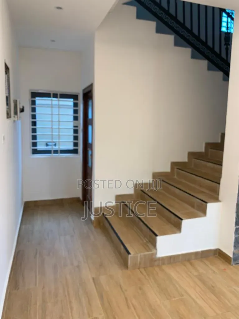 4bdrm Duplex in Kwabenya for sale in Kwabenya