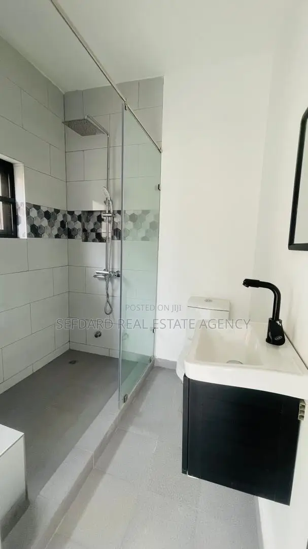 4bdrm House in Sefdard Properties, Ablekuma for sale in Ablekuma