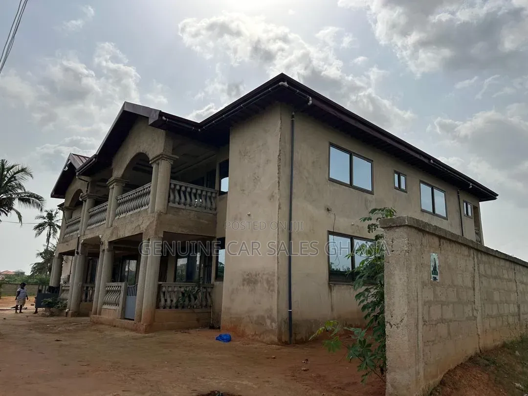 8bdrm House in Apowa Estate, Takoradi for sale in Takoradi