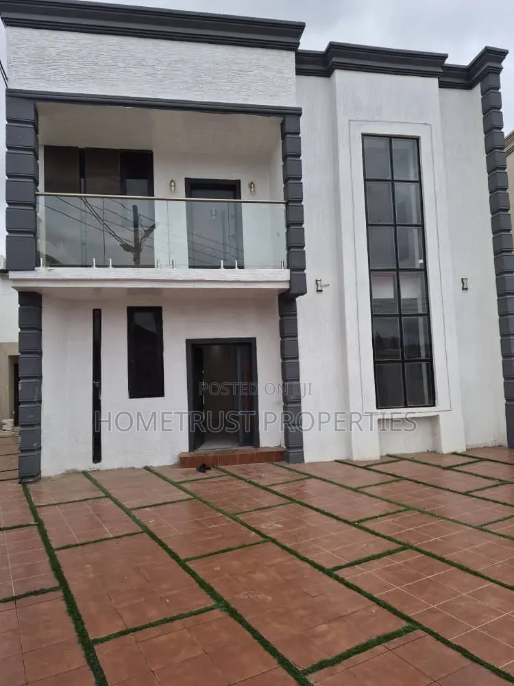 4bdrm Duplex in Kwabenya Acp for sale in Kwabenya