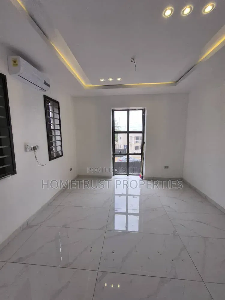 4bdrm Duplex in Kwabenya Acp for sale in Kwabenya