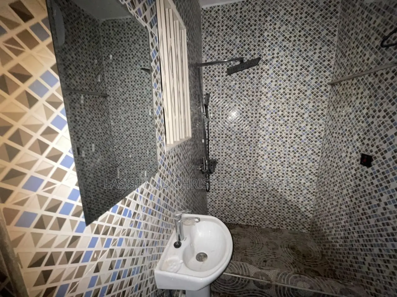 1bdrm Apartment in Lasisi And Christ, Awoshie for rent in Awoshie