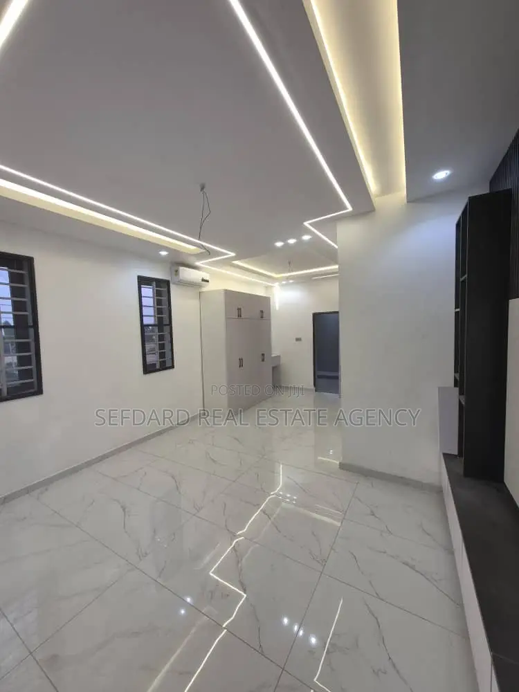 4bdrm Duplex in Sefdard Properties, Ashomang Estate for sale in Ashomang Estate