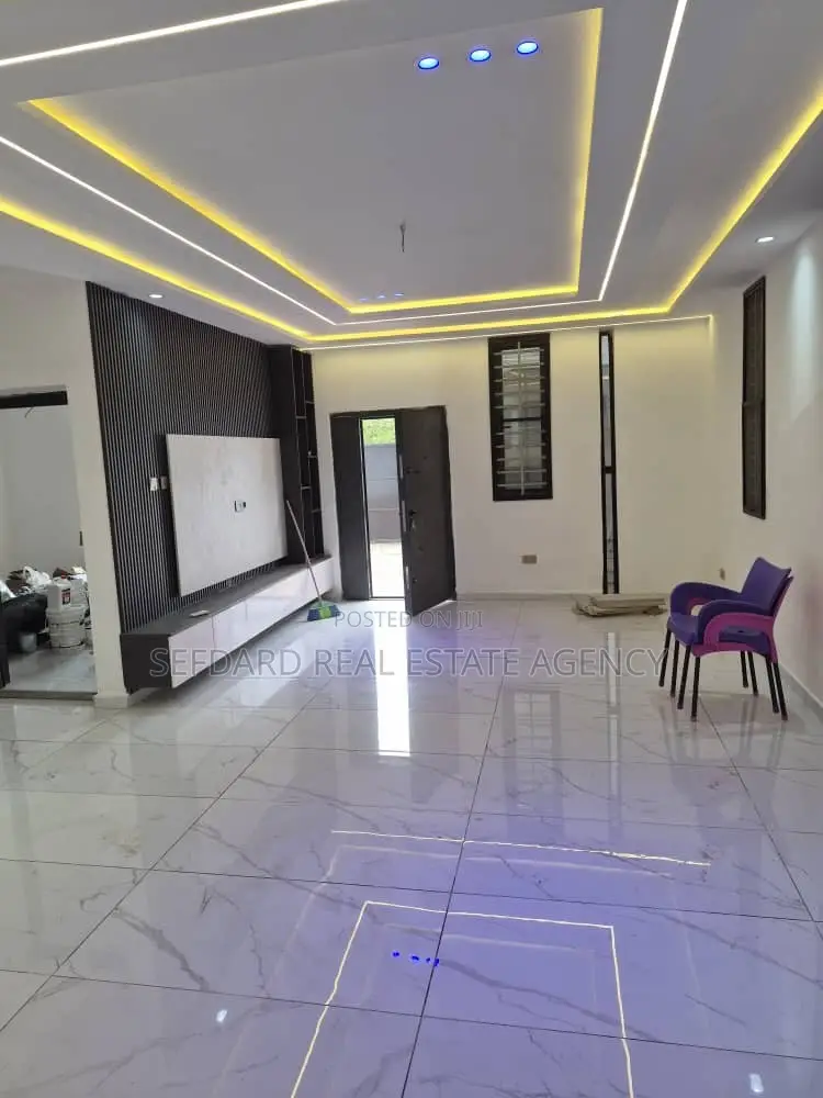 4bdrm Duplex in Sefdard Properties, Ashomang Estate for sale in Ashomang Estate