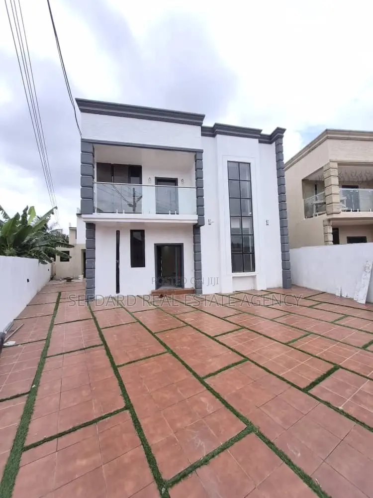 4bdrm Duplex in Sefdard Properties, Ashomang Estate for sale in Ashomang Estate