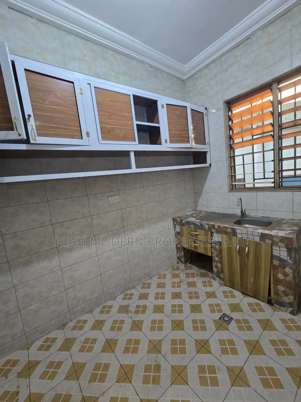 3bdrm Apartment in San Hotel, New Town for rent in New Town