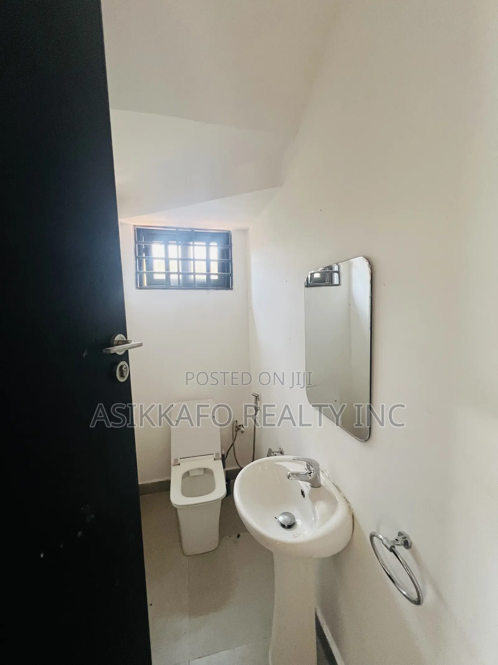5bdrm Duplex in Burma Hills, Tseaddo for rent in Tseaddo