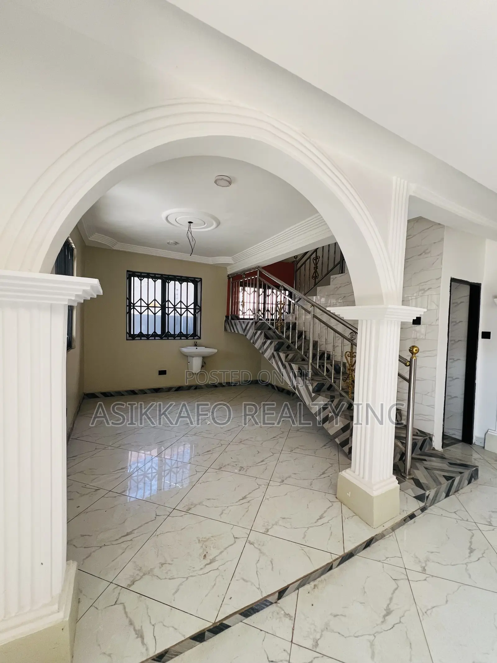 5bdrm Duplex in Coastal Estate, Spintex for rent in Spintex