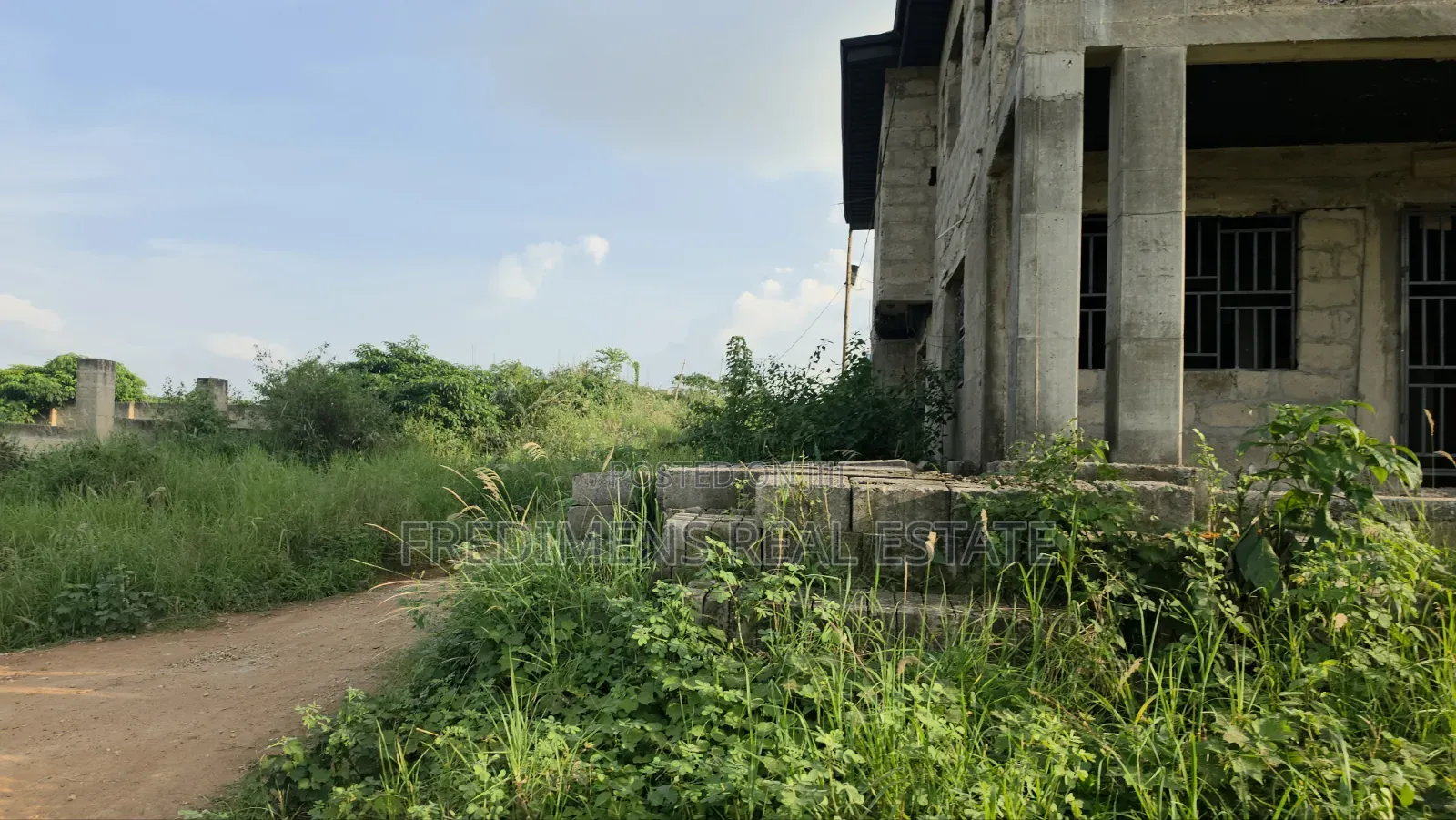5bdrm House in Fredimens Real, Kwabre for sale in Kwabre