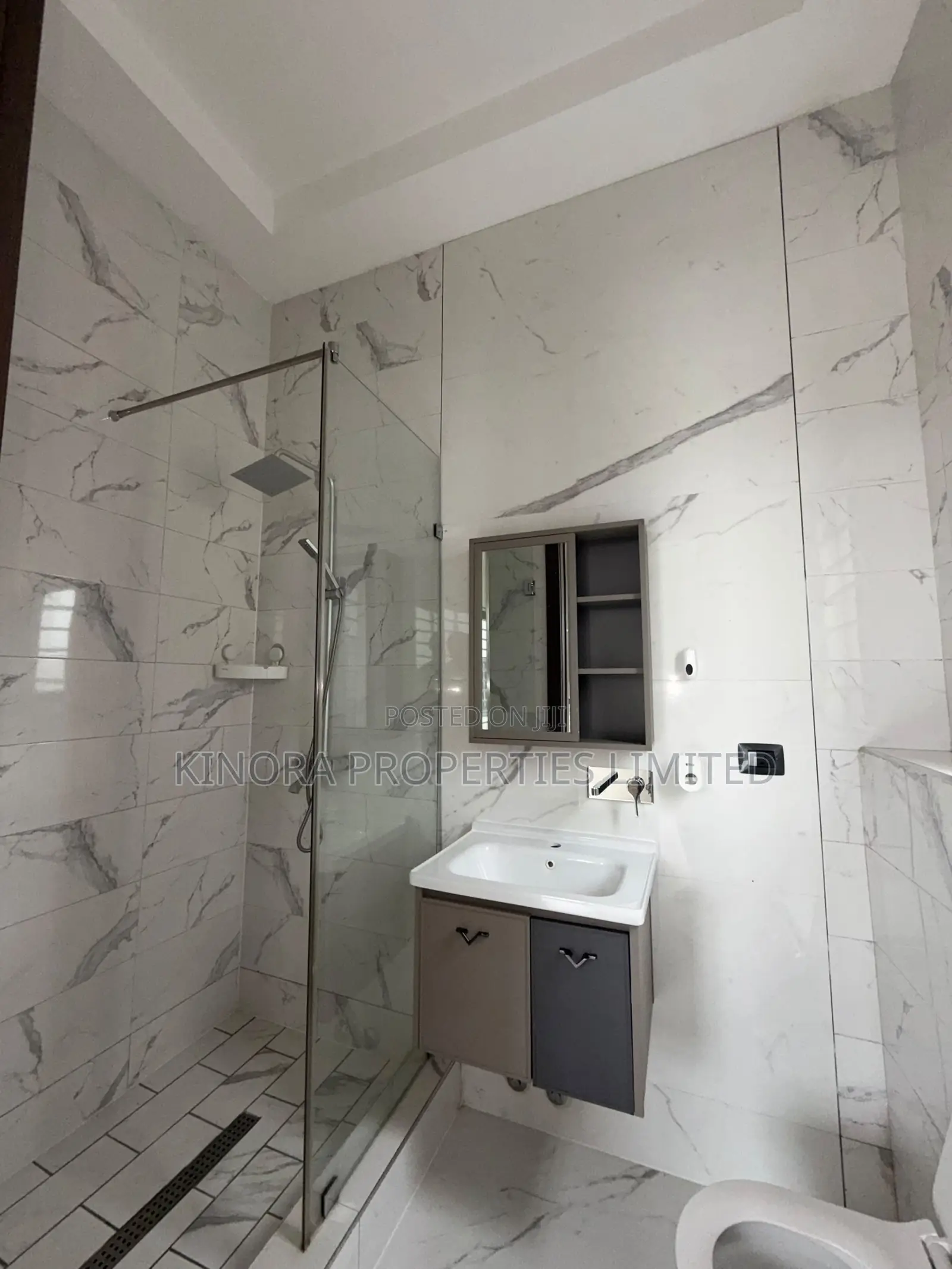 4bdrm Duplex in Adjiganor, Adjiriganor for rent in Adjiriganor