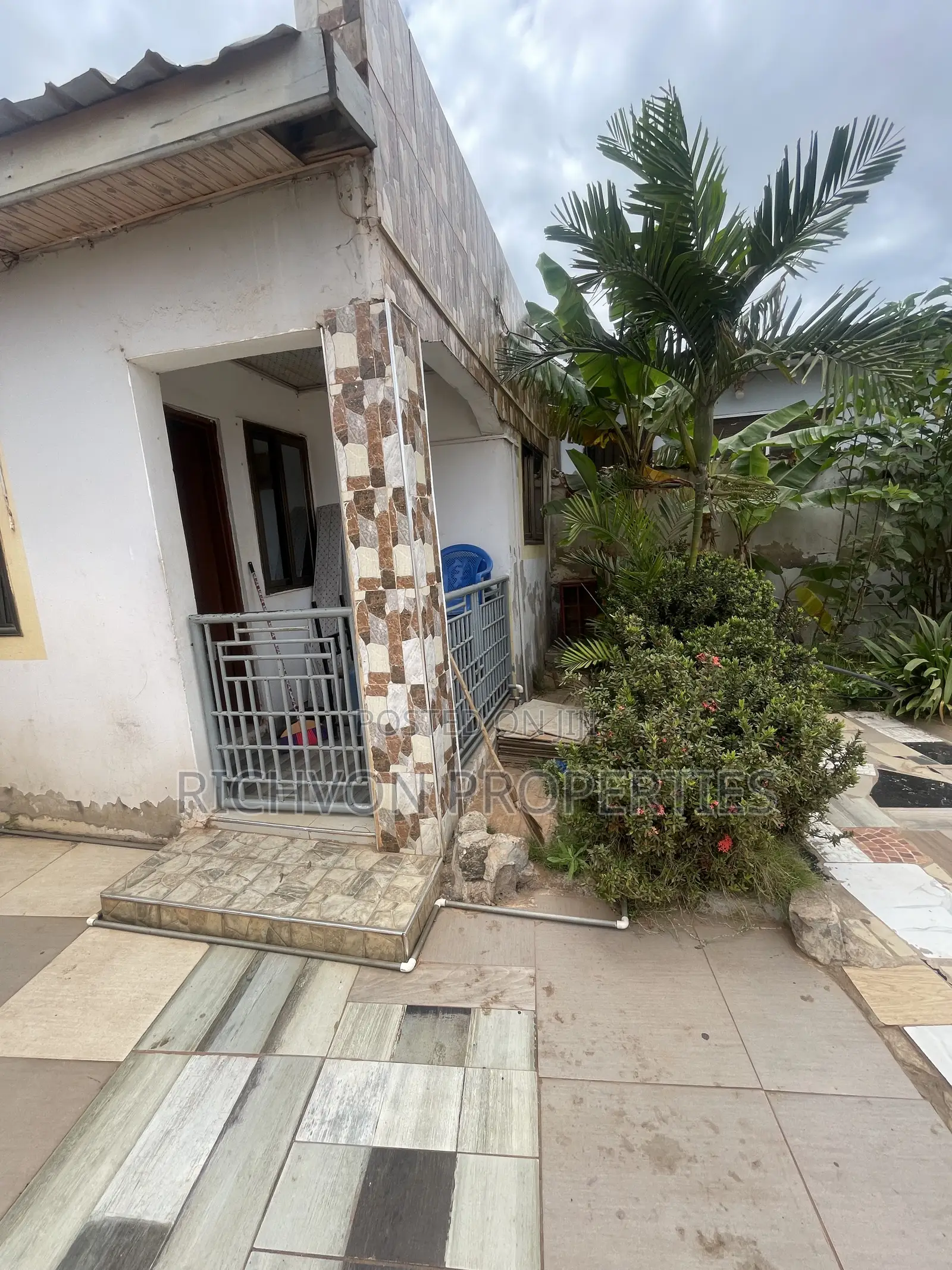 1bdrm Room & Parlour in Richvon Properties, Baatsona Total for rent in Baatsona Total