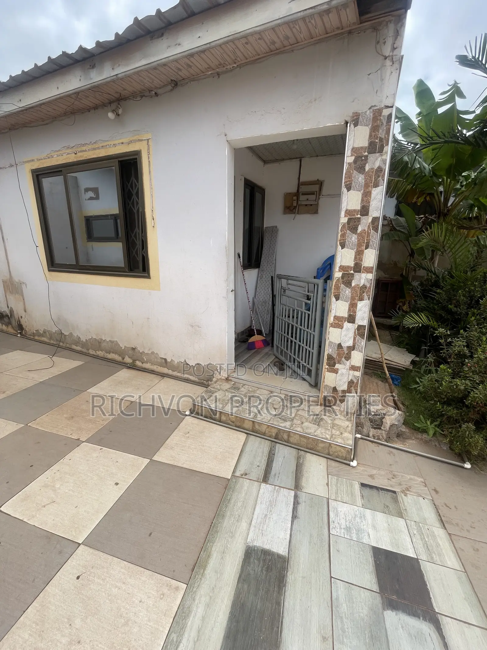 1bdrm Room & Parlour in Richvon Properties, Baatsona Total for rent in Baatsona Total