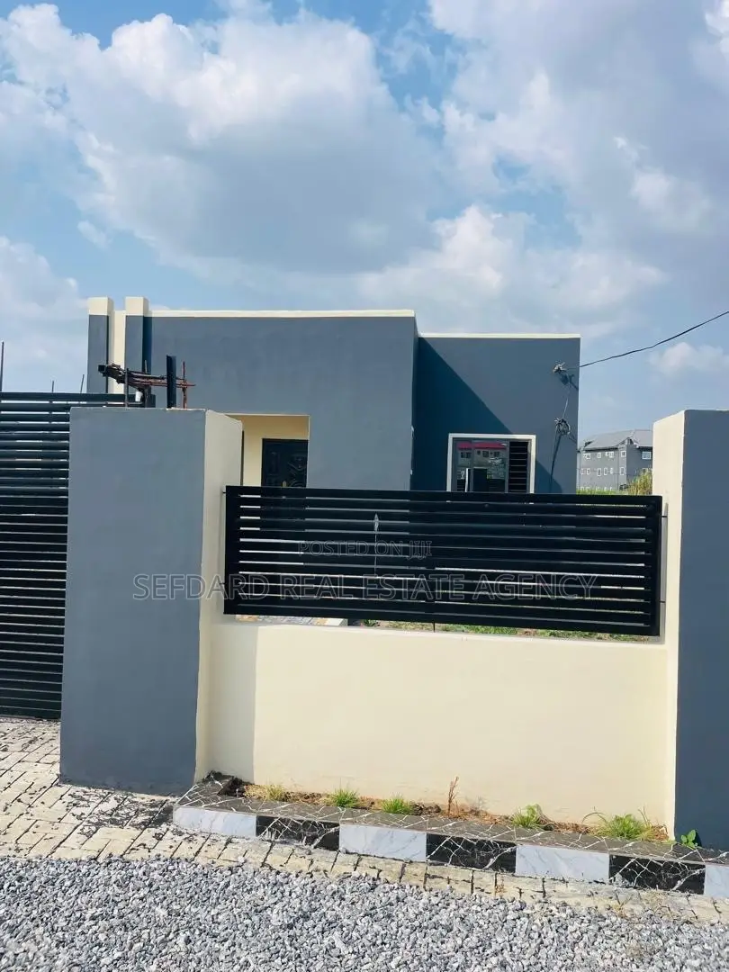 3bdrm House in Sefdard Properties, Pokuase for sale in Pokuase