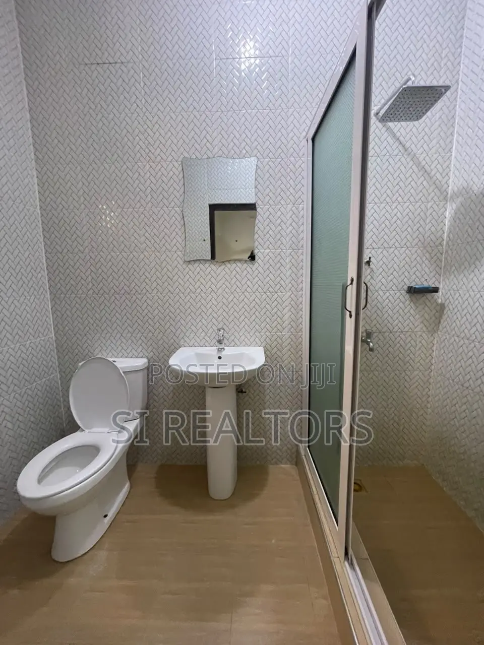 3bdrm Bungalow in Lashibi, Spintex for rent in Spintex