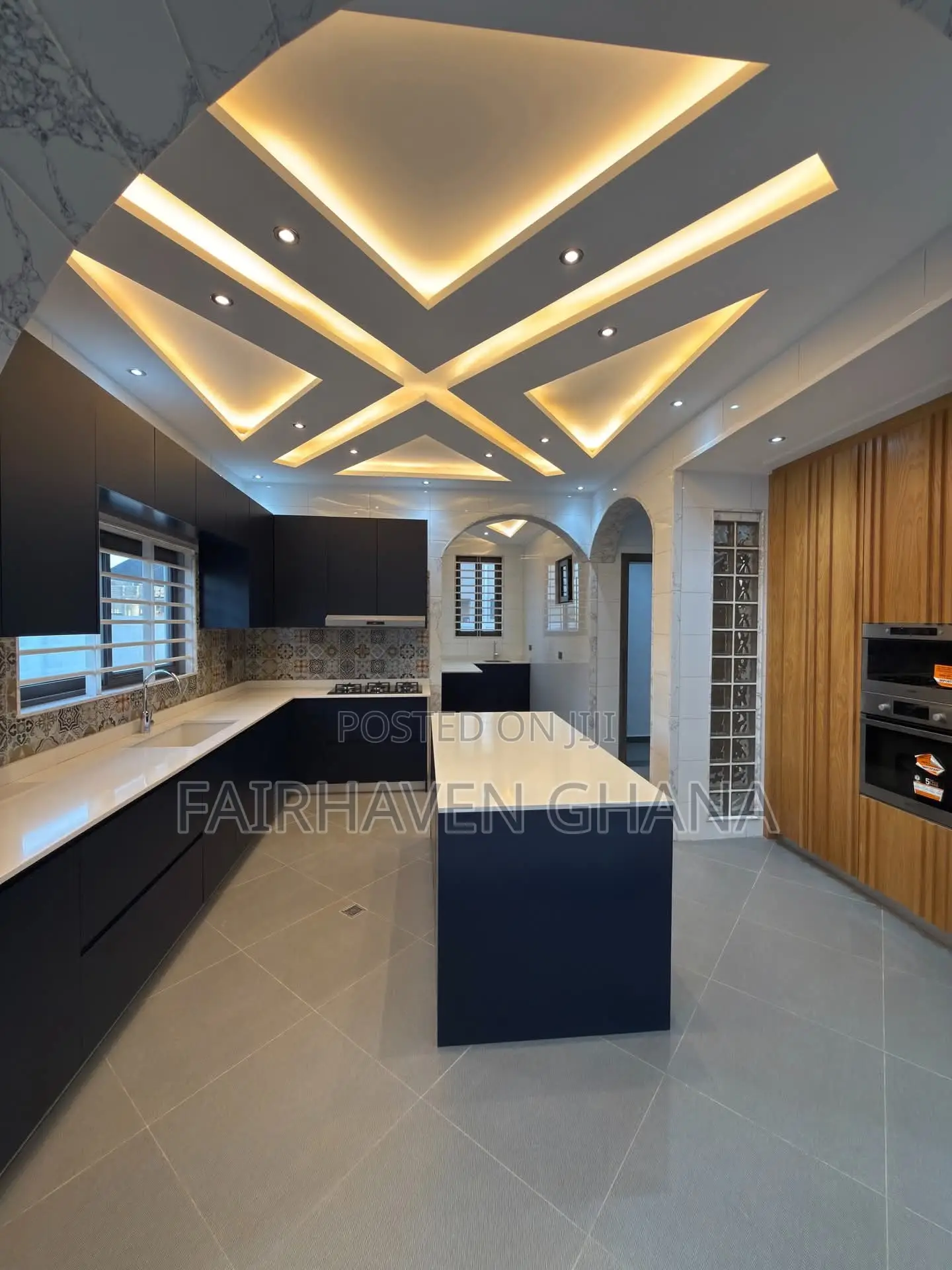 Furnished 5bdrm Apartment in Fairhaven, East Legon for sale in East Legon