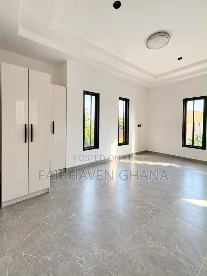 Furnished 4bdrm Apartment in Fairhaven, East Legon for sale in East Legon