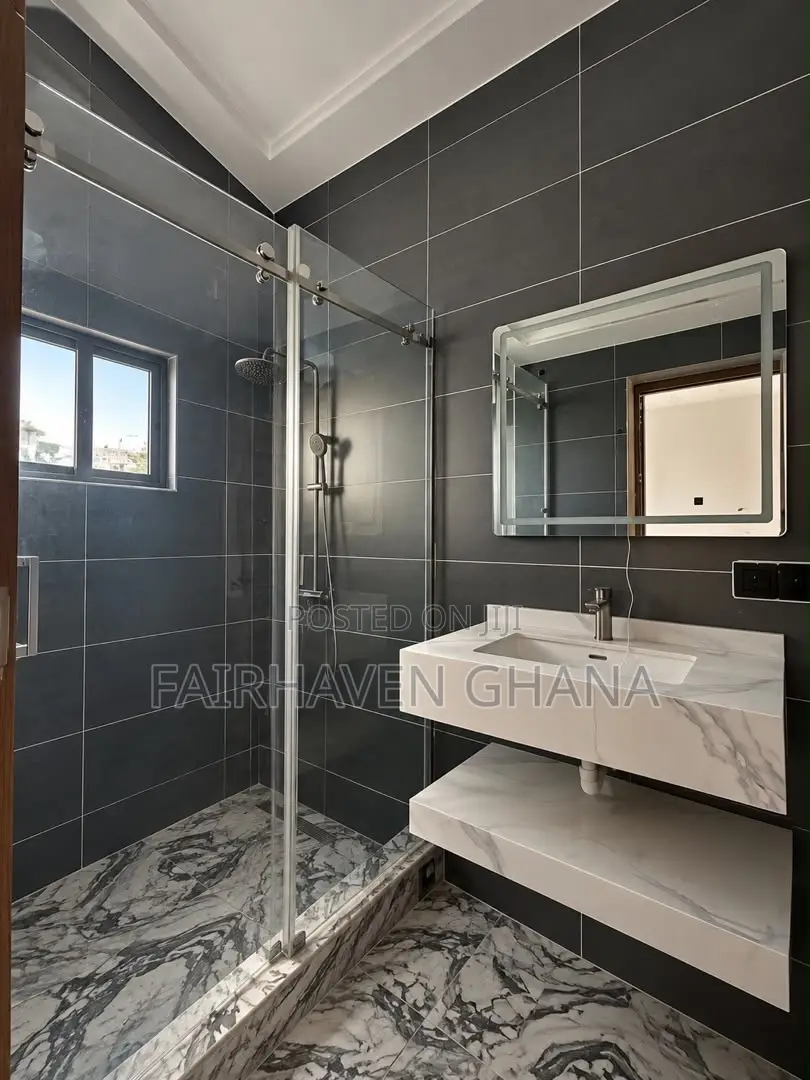 Furnished 4bdrm Apartment in Fairhaven, East Legon for sale in East Legon