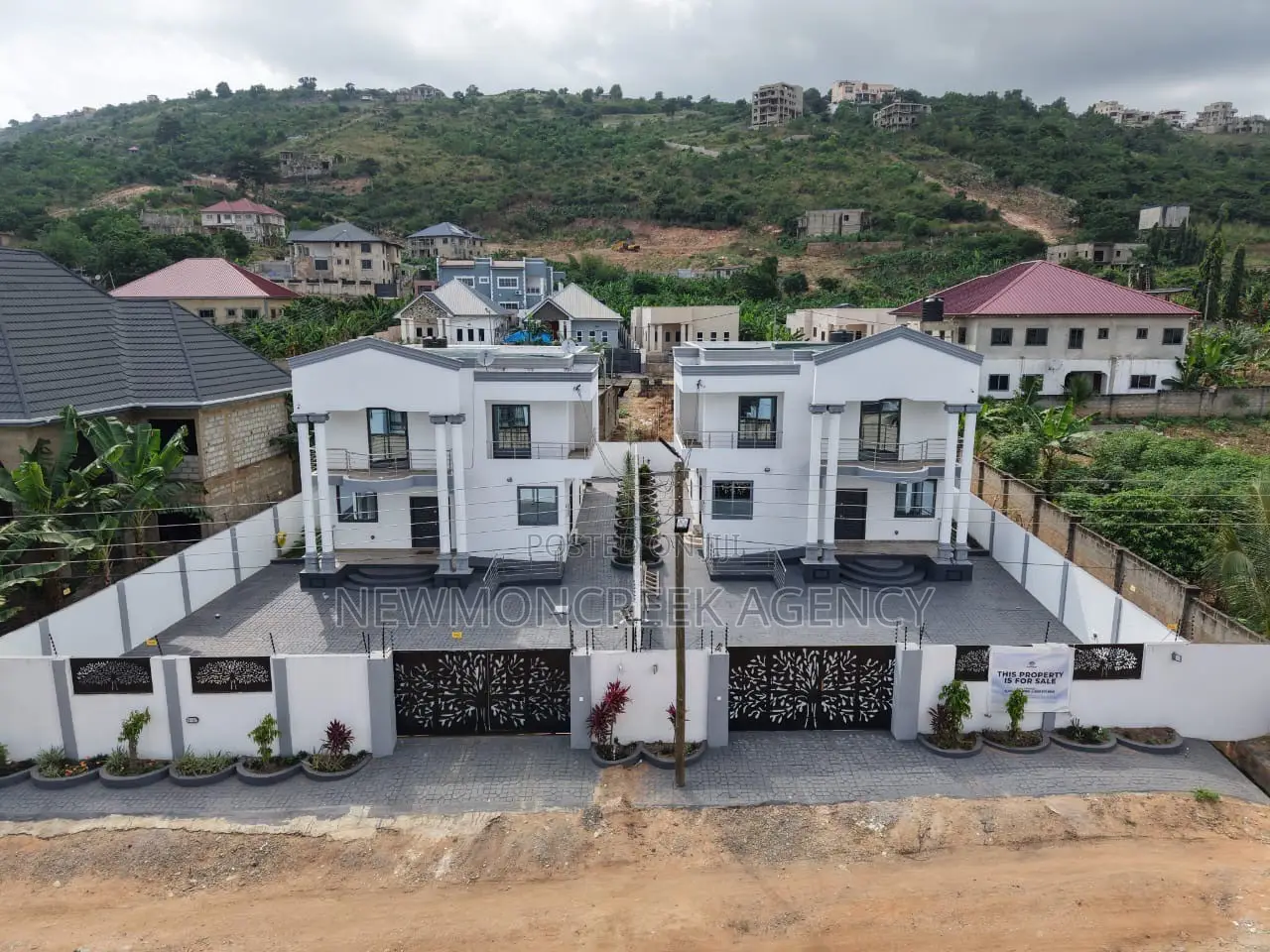 4bdrm Duplex in Ayi Mensah Toll, Accra Metropolitan for sale in Accra Metropolitan