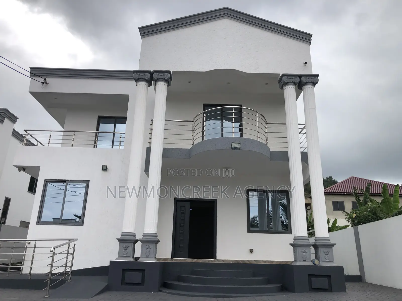 4bdrm Duplex in Ayi Mensah Toll, Accra Metropolitan for sale in Accra Metropolitan
