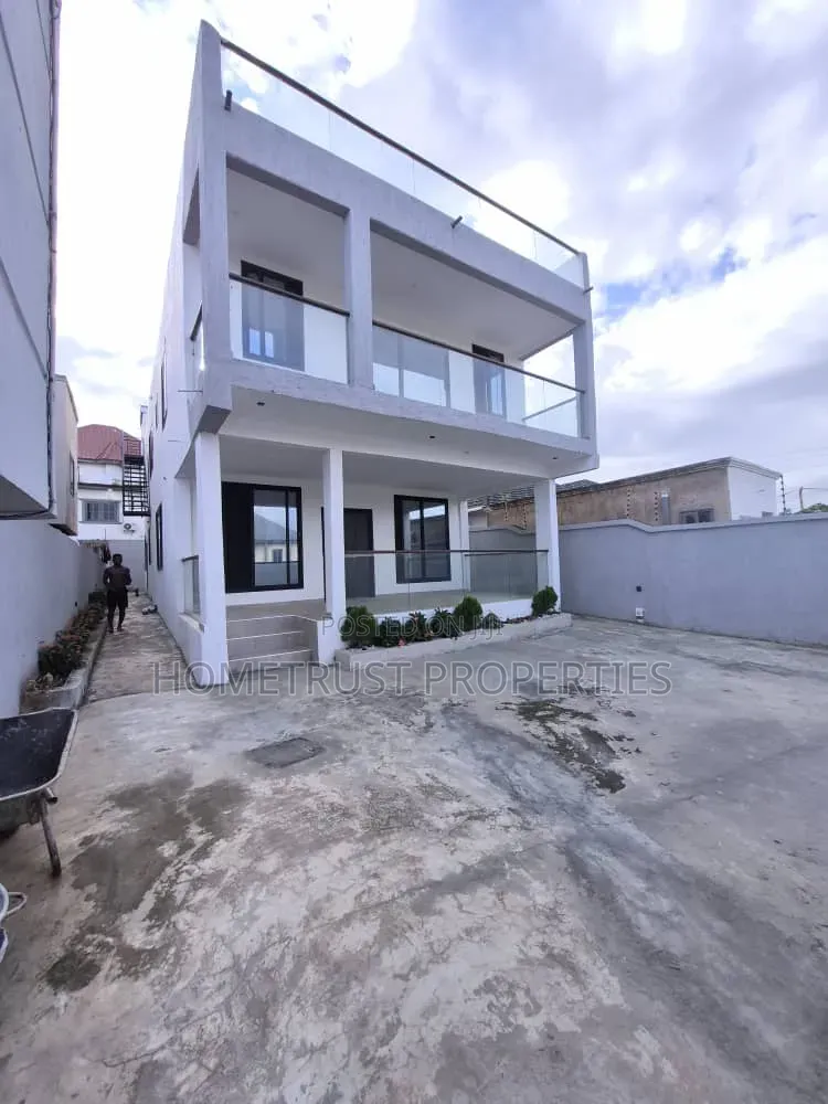 3bdrm Duplex in Kwabenya Acp for sale in Kwabenya