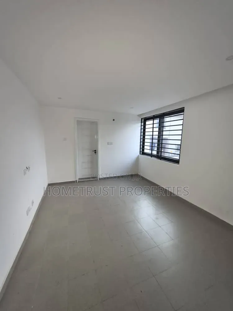 3bdrm Duplex in Kwabenya Acp for sale in Kwabenya