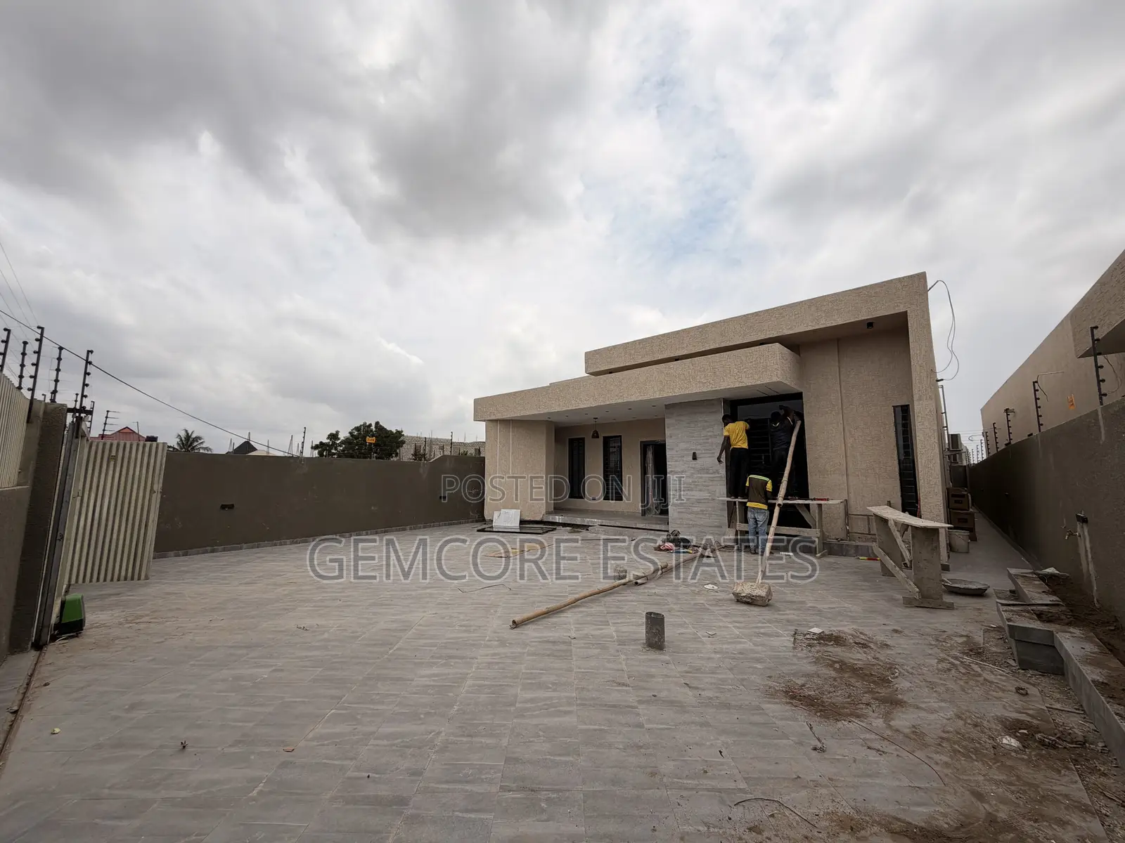 3bdrm House in Lakeside for sale in Lake Side Estate