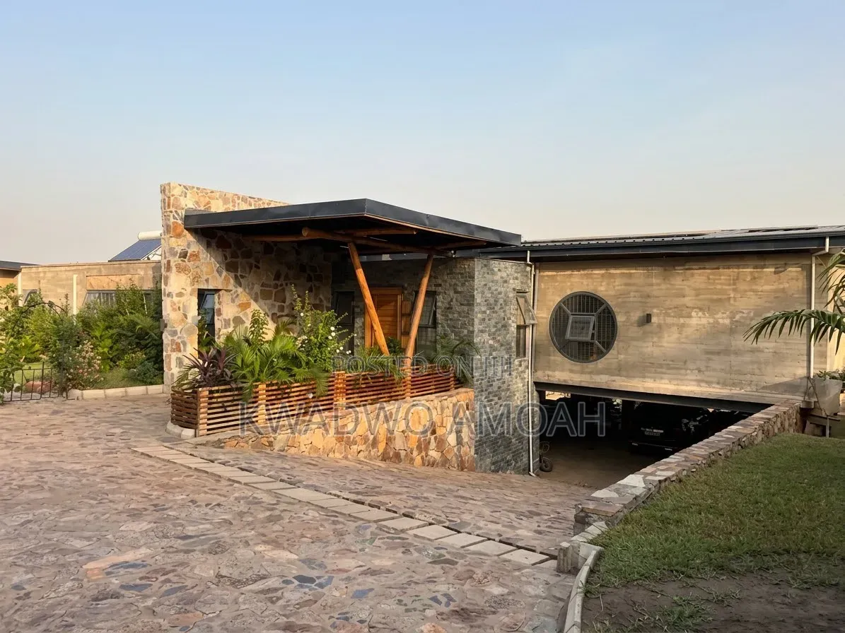 Furnished 8bdrm Mansion in Aburi for sale in Aburi