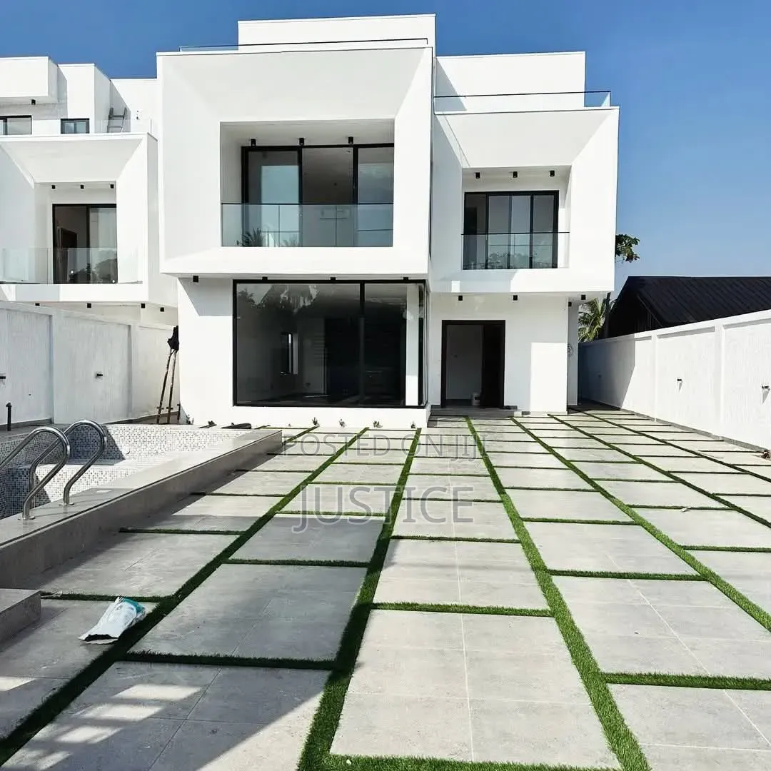 4bdrm House in Ashaley Botwe, School Junction for sale in School Junction
