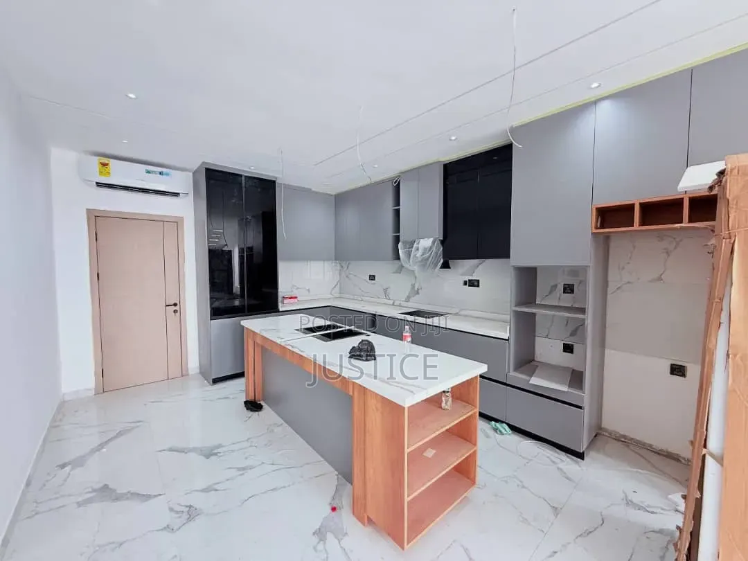 4bdrm House in Ashaley Botwe, School Junction for sale in School Junction