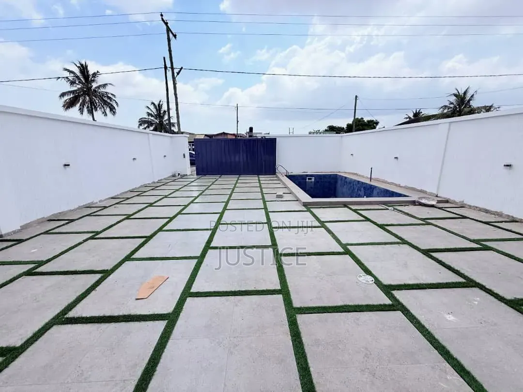 4bdrm House in Ashaley Botwe, School Junction for sale in School Junction