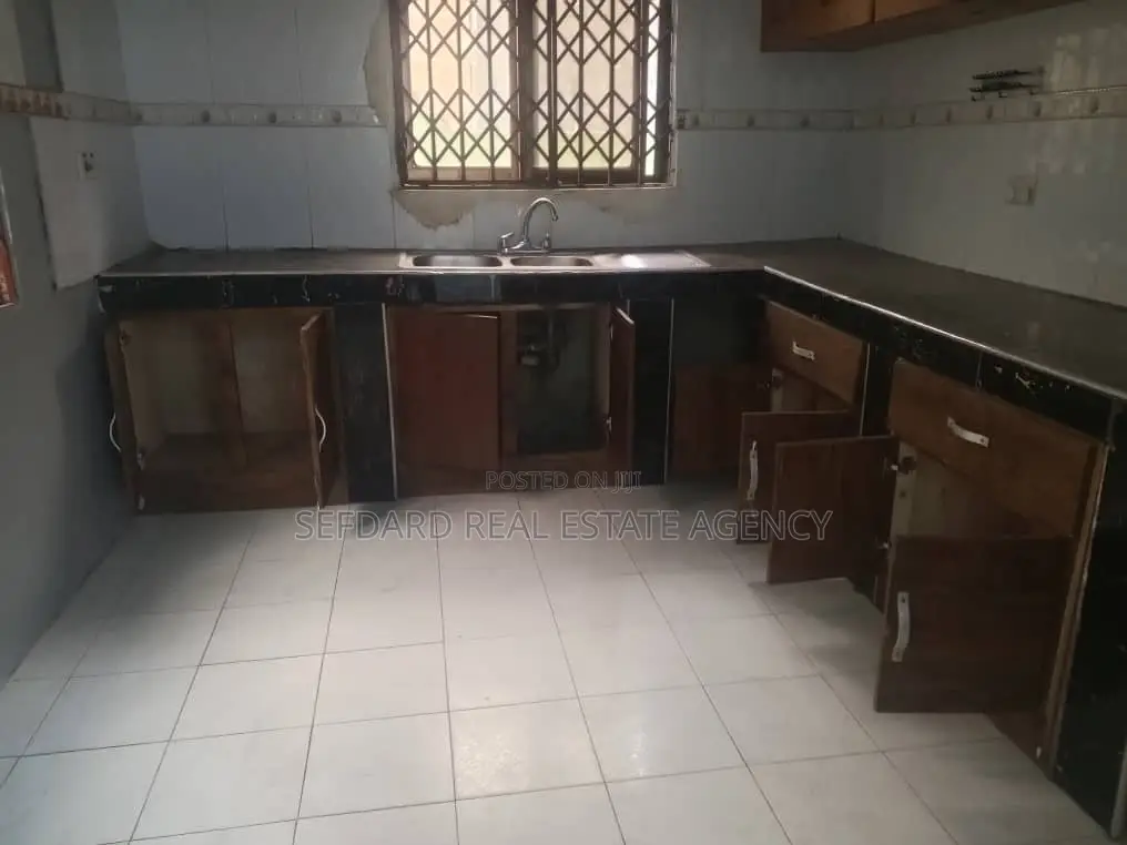 3bdrm House in Sefdard Properties, Ablekuma for rent in Ablekuma