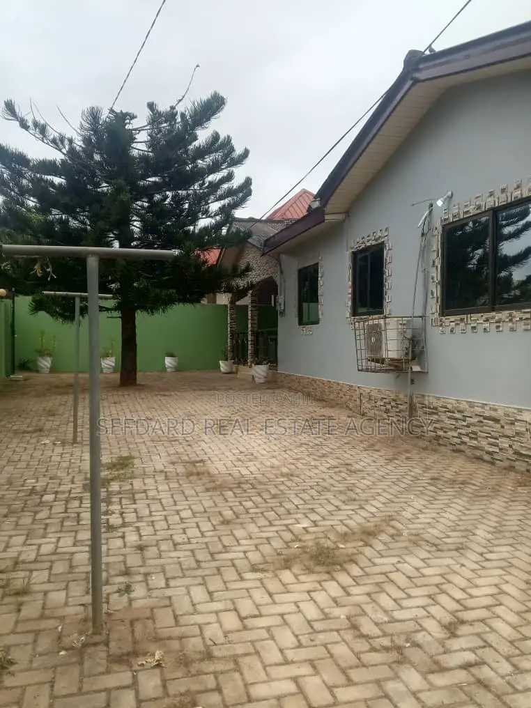 3bdrm House in Sefdard Properties, Ablekuma for rent in Ablekuma