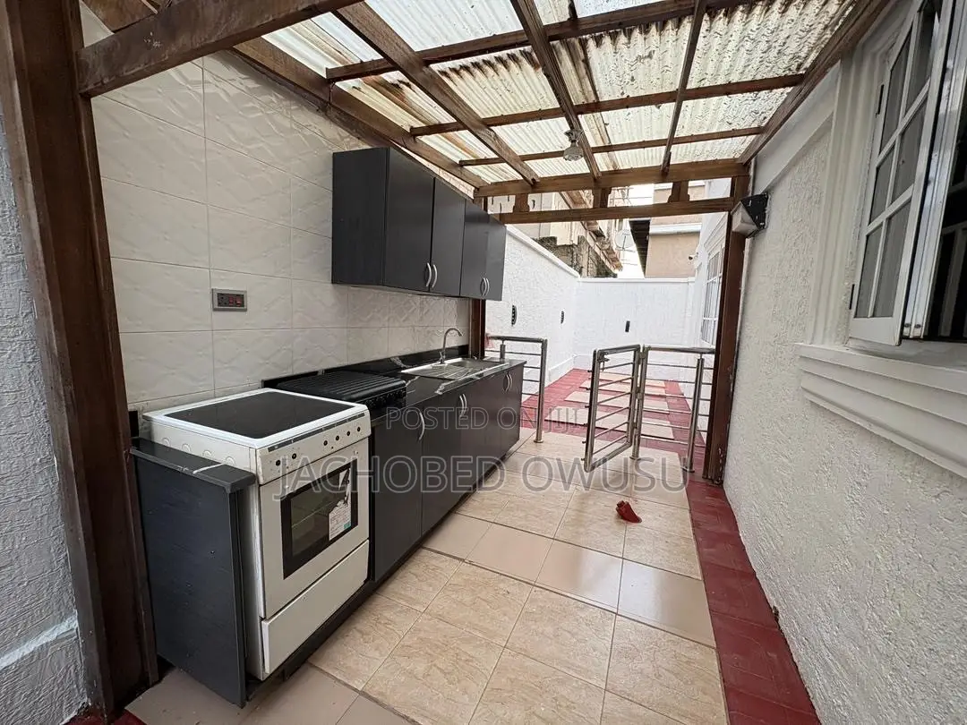 Furnished 6bdrm Mansion in Atwima Nwabiagya for sale in Atwima Nwabiagya