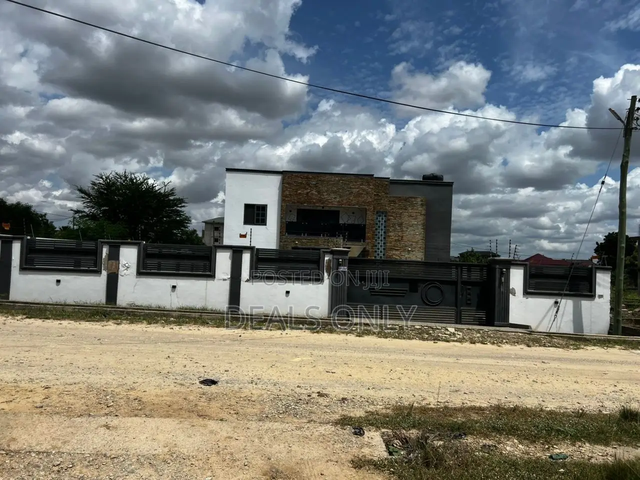 8bdrm Mansion in Accra Metropolitan for sale in Accra Metropolitan