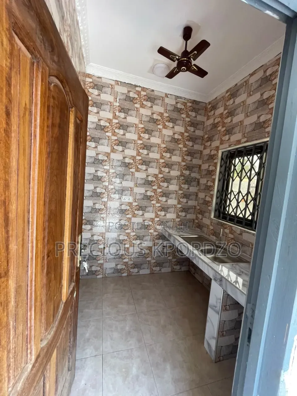 1bdrm Room & Parlour in Adenta Commandos Lst for rent in Commandos