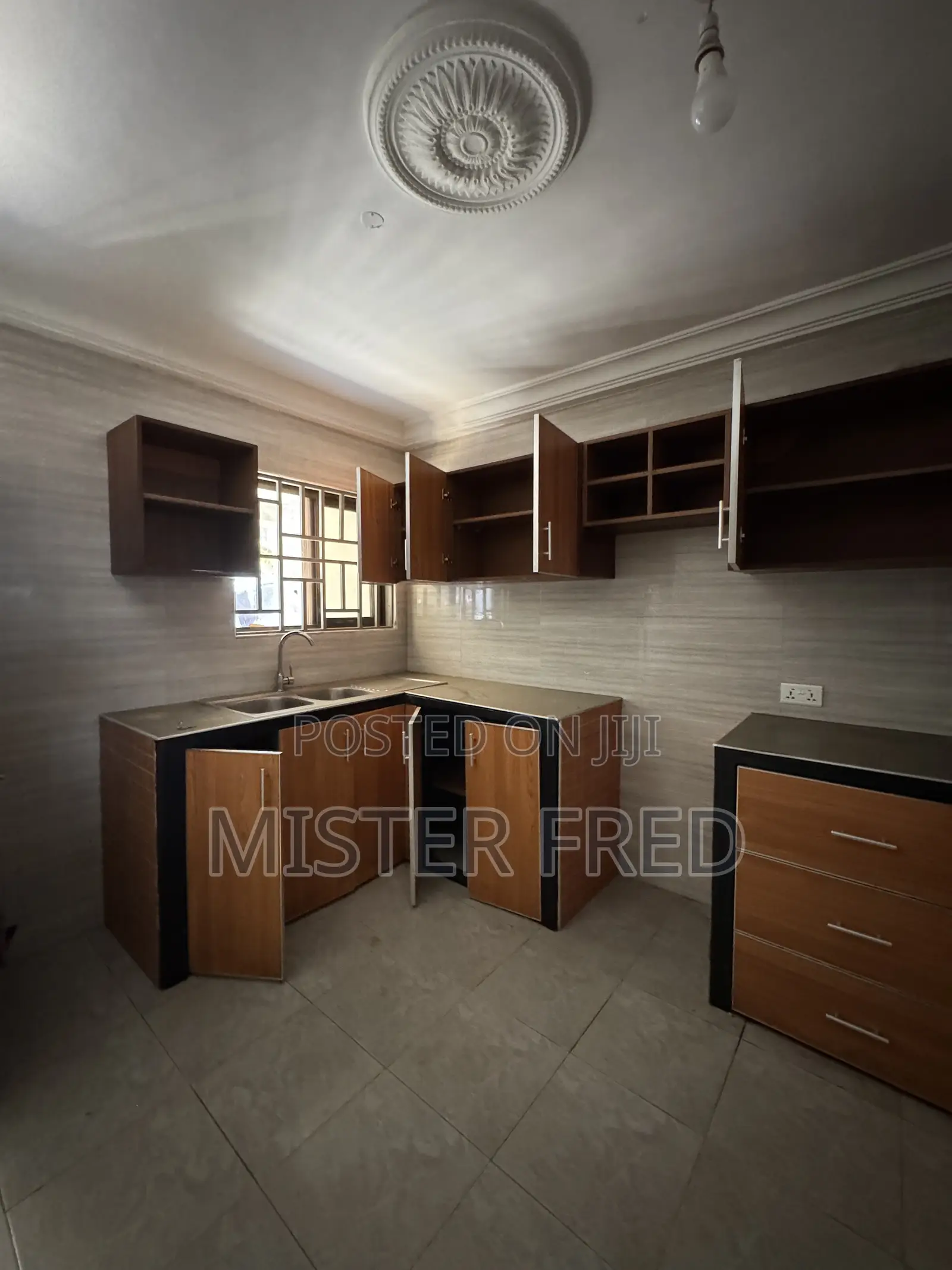 3bdrm Apartment in Scc, Weija for rent in Weija