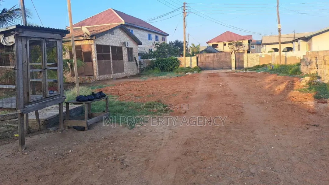 Half Plot for Sale in Community 25