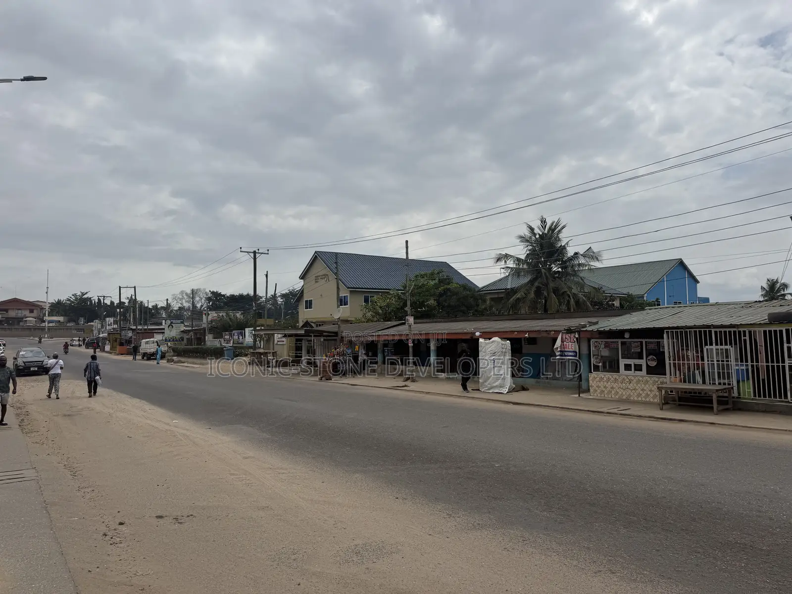 Main Roadside Land for Sale at Taifa Junction (160/130sqft) in Taifa-Burkina
