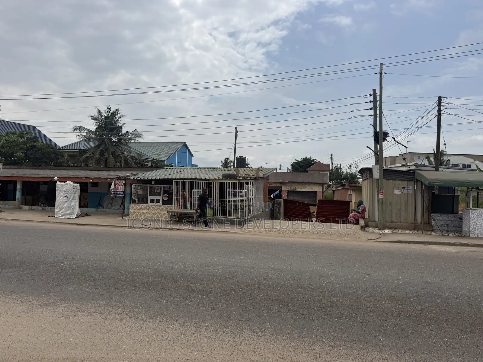 Main Roadside Land for Sale at Taifa Junction (160/130sqft) in Taifa-Burkina