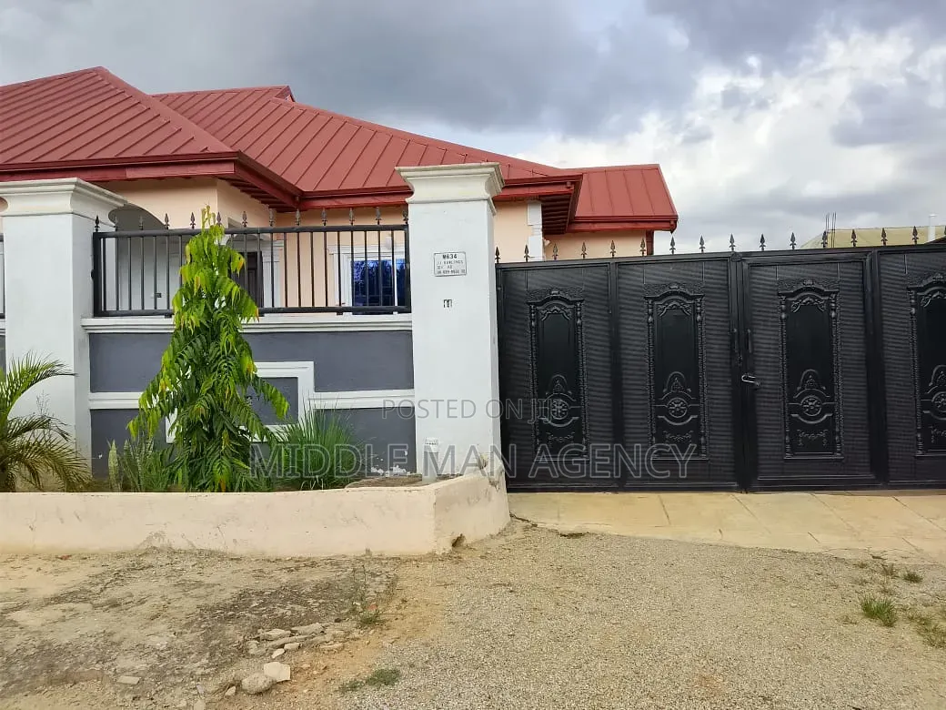 Furnished 4bdrm House in Middle Man Agency, Kumasi Metropolitan in Kumasi Metropolitan