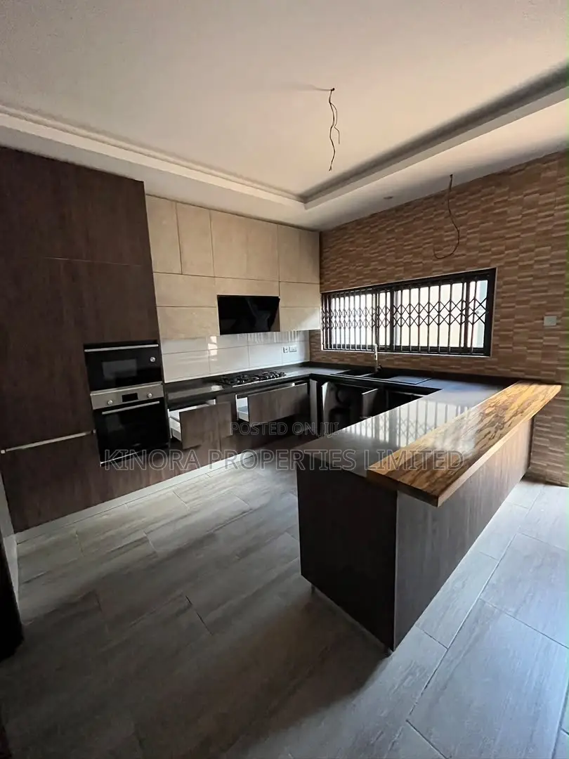 5bdrm Duplex in A&C Mall Area, East Legon for rent in East Legon