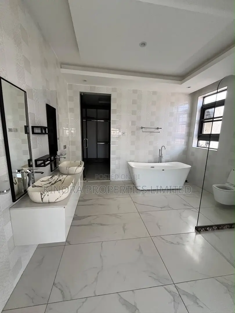 5bdrm Duplex in A&C Mall Area, East Legon for rent in East Legon